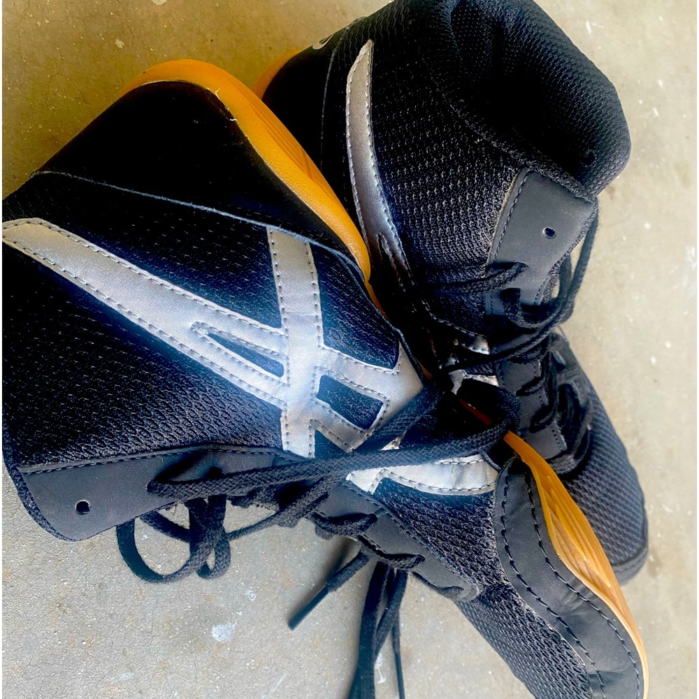 ASICS Women’s Wrestling Shoes. Worn only once, never used again (Injured).